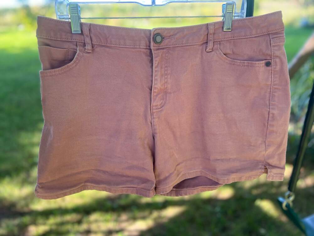 Simply Vera Vera Wang Denim Mid Rise Shorts Pink Size 16